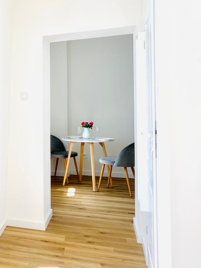 Apartament W Centrum Miasta Z Darmowym Parkingiem Dla Dwojga -Apartamenty Pod Zlotym Lwem Kłodzko Exterior foto